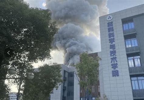 上海高校一实验室发生爆炸 两名学生受重伤(图)|实验室|爆炸|高校_新浪新闻