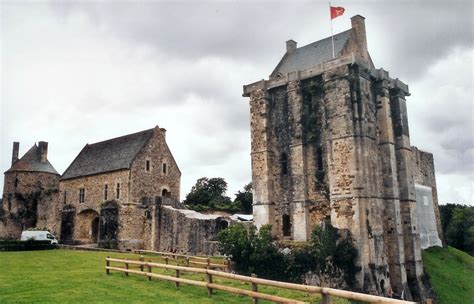 Photo à Saint-Sauveur-le-Vicomte (50390) : Le chateau - Saint-Sauveur ...