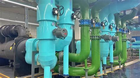 空调冷水机组安装现场实拍图-广东康合实验技术有限公司
