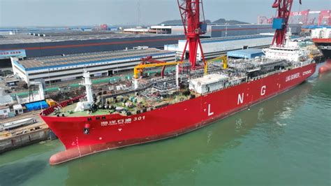 新扬子造船首制1800TEU集装箱船下水完整性再创新高 - 在建新船 - 国际船舶网