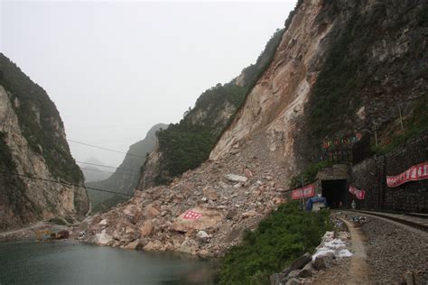 科学网—导致茂县新磨村大型岩石山体崩垮的未知未防因素 - 岳中琦的博文