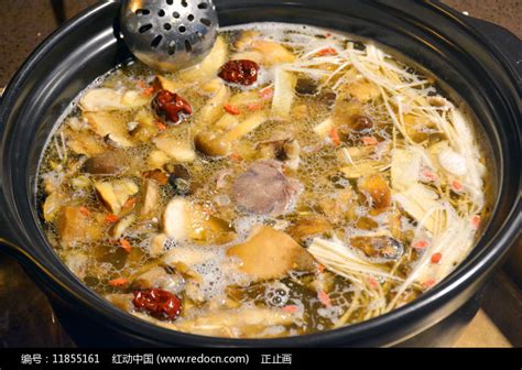 甘孜康定加新鲜菌的牦牛汤锅高清图片下载_红动中国