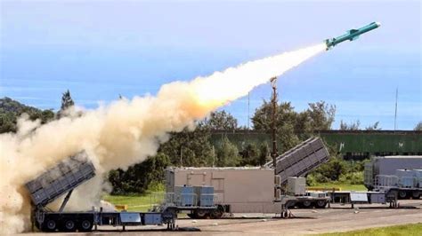 台媒称增程型“雄风二E”导弹服役 射程1200公里_凤凰网