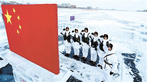 枕戈待旦，解放军和武警部队官兵春节训练执勤影像 - 中华人民共和国国防部