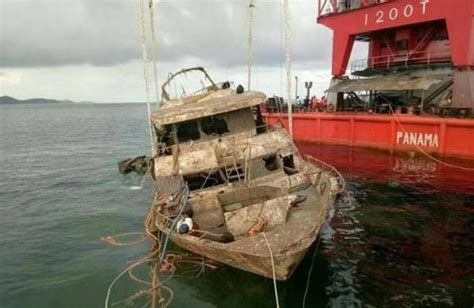 普吉倾覆游船打捞出水 曾致47名中国游客遇难_新浪图片