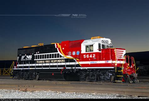 NS GP-38-2 #5642: "Training First Responders" | O Gauge Railroading On ...