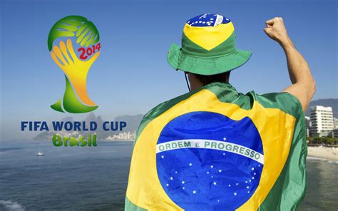 2014年巴西世界杯足球宽屏壁纸_我爱桌面网提供