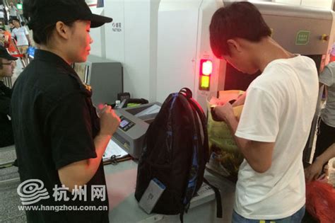 杭州地铁加强安检工作 瓶装物一律复检 - 杭网原创 - 杭州网