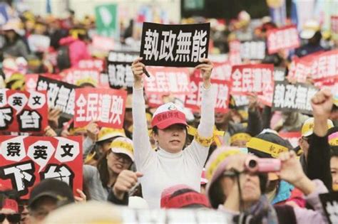 4名“港独”分子赴台湾 被民众一路喊打|界面新闻 · 中国