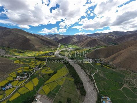 西藏山南：“杆线下地”建设美丽乡村-人民图片网