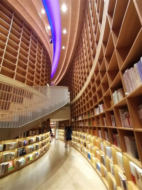 2022光的空间新华书店(爱琴海购物公园店)购物,一家造型独特的新华书店，由...【去哪儿攻略】