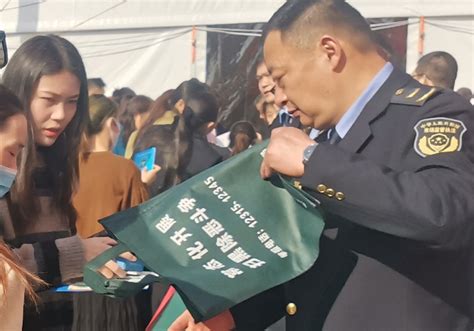 安徽省滁州市市场监管局开展扫黑除恶市场流通领域整治宣传-中国质量新闻网