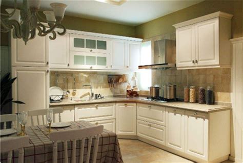 维修工人上门检测厨房洗碗机高清图片下载-正版图片502350625-摄图网