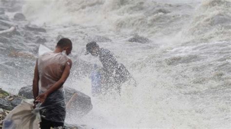 2009年菲律宾风灾：实拍当地民众被洪水冲走_凤凰网视频_凤凰网