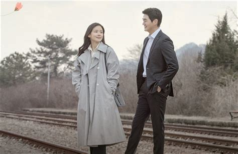 《夫妻的世界》后又一韩剧开播，中年爱情故事也甜美浪漫 - 电影 - 明星网