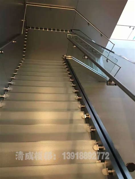 上海清成楼梯有限公司_钢木楼梯_现代艺术铜楼梯_异形楼梯定制