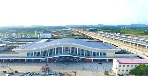 中国首座“十字”交叉、垂直骑跨式高铁枢纽站——上饶站