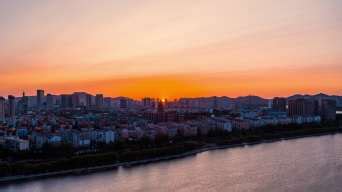 高清航拍，辽宁省锦州市，东北城市中的小凌河美景！_腾讯视频