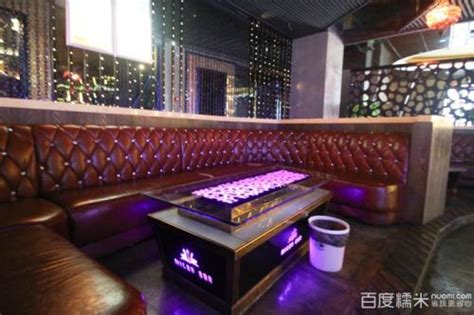 一组酒吧卡座效果图片展示-中国木业网