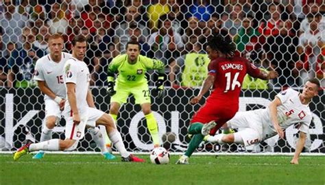 欧洲杯1/4决赛：葡萄牙点球大战6-4淘汰波兰 近七届欧洲杯5次晋级四强|界面新闻 · 体育