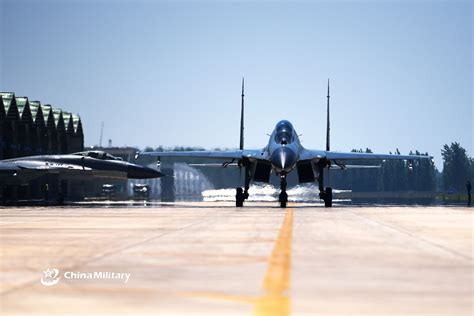 海军航空兵空战对抗训练超燃镜头
