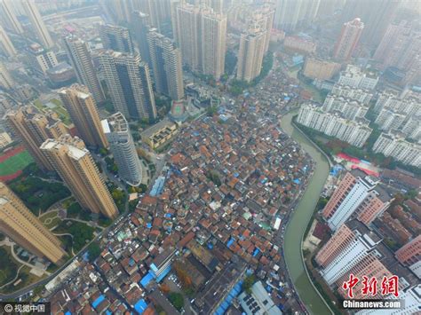 航拍上海市中心最大棚户区 周边豪宅均价10万以上-新闻中心-温州网