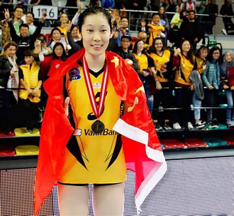 朱婷再获殊荣！中国女排队长，是排球界的梅西+C罗+内马尔！