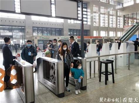 61天的等待！荆州火车站开通首日运送4000多人-新闻中心-荆州新闻网