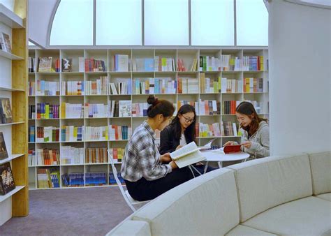 人文聚焦 _ 上海又添5家高校书店，快看看有你路过的校园吗？
