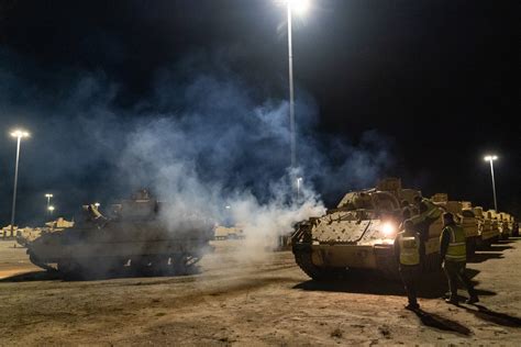 美国国防部发布的军援乌克兰M2布雷德利步兵战车照片