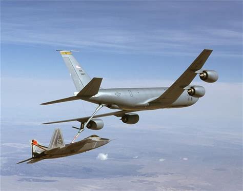KC-135空中加油机（绰号：“同温层油船”）_1377555_领贤网