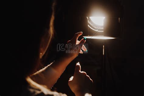你是穿透黑暗中的一束光 _摄影师_Peng-站酷ZCOOL