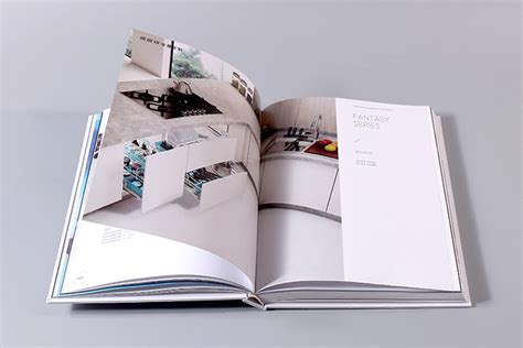 硬封设计图书封面印刷效果图样机 Book Cover Mockup-变色鱼