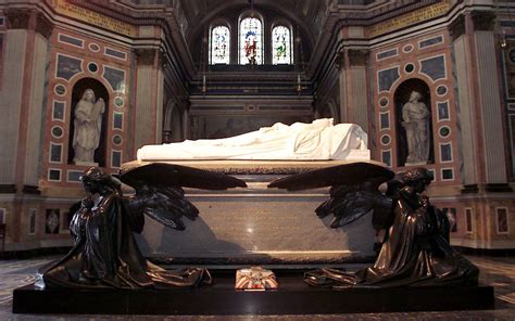老照片：伊丽莎白的国葬将至，看看父王乔治六世的葬礼咋办的？_国王_教堂_皇家