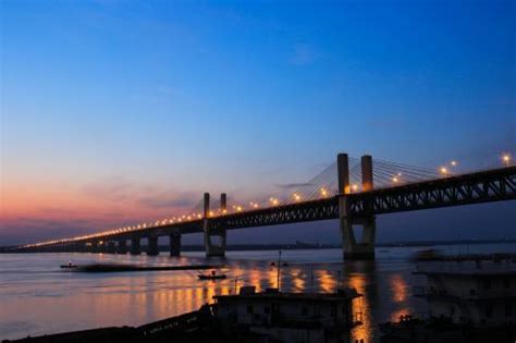 中国跨度最大的公路和铁路两用桥梁，芜湖长江大桥|长江大桥|芜湖|两用_新浪新闻