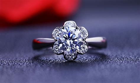 结婚钻石对戒(结婚戒指怎么戴？购买婚戒需要如何挑选钻石？可以自己设计吗？) - 【爱喜匠】