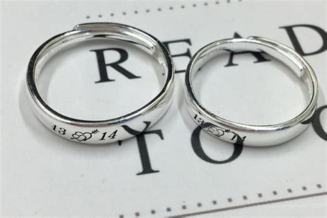 工厂定制18K结婚戒指钻戒情侣对戒一生只能定制一次可刻寓意的字-阿里巴巴