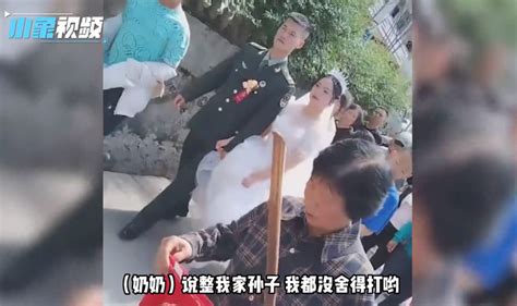 为防孙子被婚闹72岁奶奶持棍护送_凤凰网视频_凤凰网