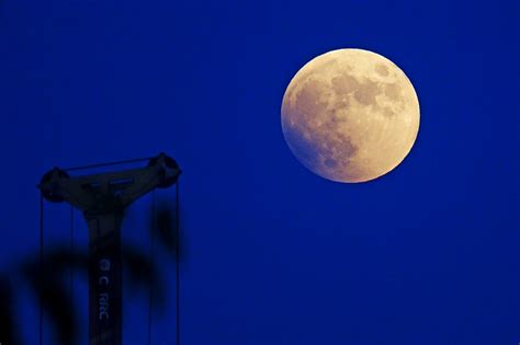 如何拍超级震撼大月亮？西安摄影培训学校来教你_西安王老师摄影-站酷ZCOOL
