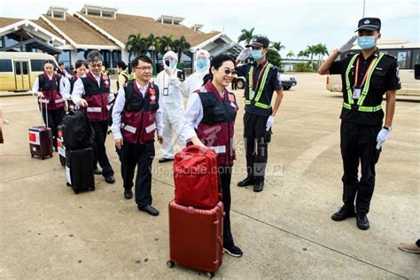 中国赴孟加拉国抗疫医疗专家组从海口启程-人民图片网