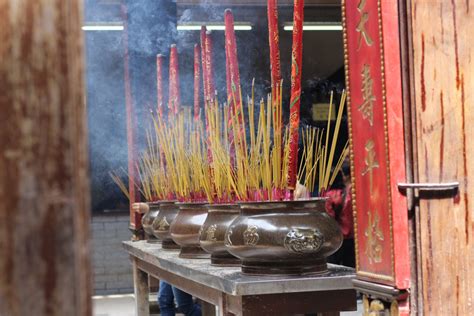 香客烧香拜佛寺庙祈福视频素材,网络科技视频素材下载,高清1920X1080视频素材下载,凌点视频素材网,编号:664119