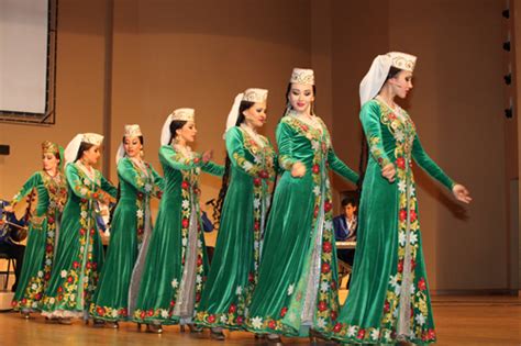 乌兹别克斯坦隆重庆祝纳乌鲁斯节（高清组图）_新闻频道_中国青年网