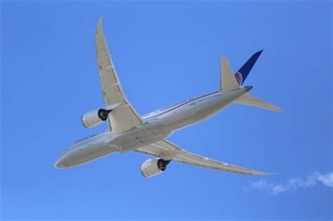 NTSB质疑印航空难初步结论，波音787燃油开关谜团待解 印航787空难 燃油开关争议 NTSB调查 波音787安全 飞行员操作 航空安全审查 黑匣子录音 双重保险机制 第1张