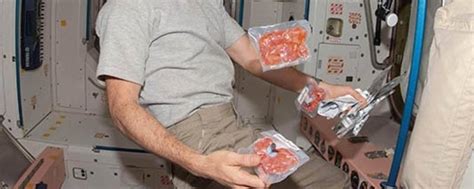 宇航员怎么吃饭 - 业百科