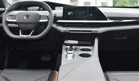 【长安汽车2021款长安UNI-K 2.0T自动四驱尊贵型】报价_参数_图片 – 新浪汽车