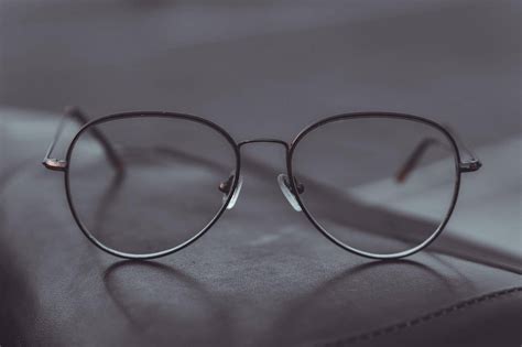 配眼镜是镜架和镜片哪个比较重要，特别是镜框？ - 知乎