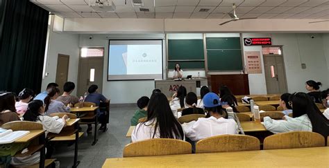 传媒系举行青年教师听评课活动-长江大学人文与新媒体学院