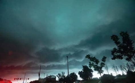 河南郑州出现“绿色天空”，天现异象必有大灾，是地震前的征兆吗_天象_灾难_天气