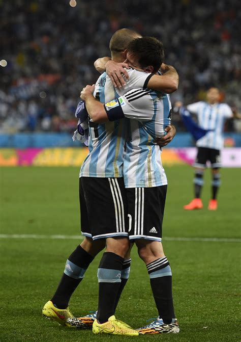 德转列世界杯阿根廷首发阵：梅西领衔，迪巴拉、利桑德罗在列-直播吧