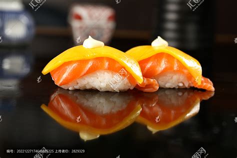 三文鱼芒果寿司的做法_菜谱_豆果美食